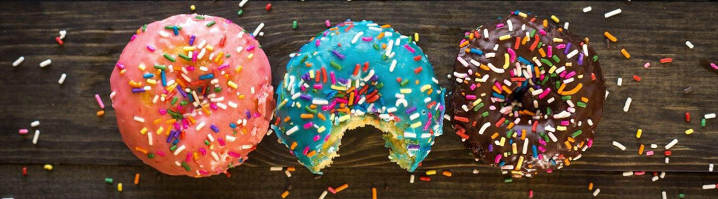 Xylit, Maltit und Co.: Mit den richtigen Süßungsmitteln sind auch Donuts für Diabetiker:innen erlaubt.