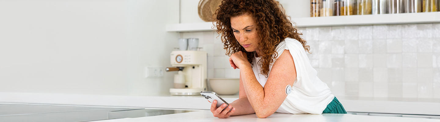 Die Accu-Chek SmartGuide App herunterladen und einrichten
