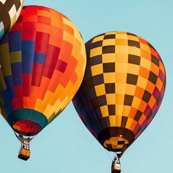 Unterschiedlich farbige Heißluftballons: Typ-3-Diabetes ist in verschiedene Kategorien unterteilt.