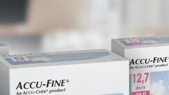 Verpackungen der Accu-Fine Pen-Nadeln: Zur sicheren Gabe von Insulin sollten Betroffene sie nach jeder Anwendung wechseln.